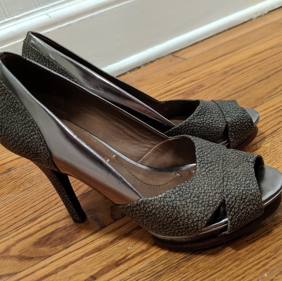 BCBG heels - Picture 2 of 4